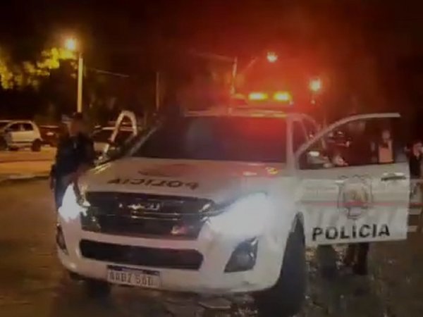 Con megáfono policías piden a la ciudadanía que no vaya al súper