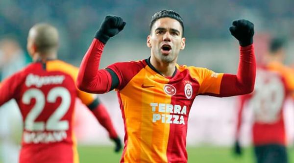 Trabzonspor, Basaksehir y Galatasaray prolongan la puja - Fútbol - ABC Color