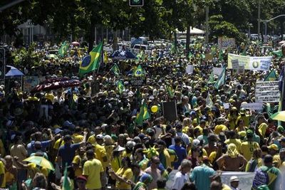 Bolsonaro acude a acto a favor de su Gobierno pese a restricción por COVID-19 - Mundo - ABC Color
