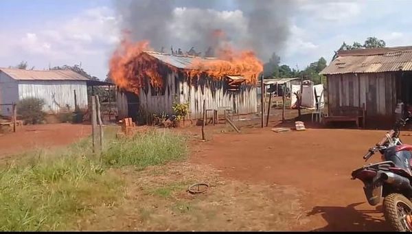 Incendio reduce a cenizas una vivienda en Hernandarias  - ABC en el Este - ABC Color