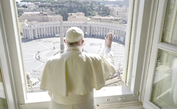Papa bendijo la plaza, pero no había ¡nadie! | Crónica