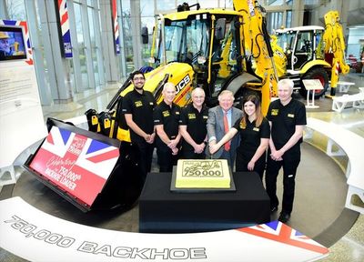 JCB celebra un hito histórico en producción