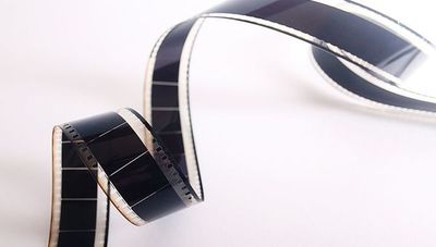 Salas de cine reprograman estrenos y preparan medidas de precaución al reanudar actividades