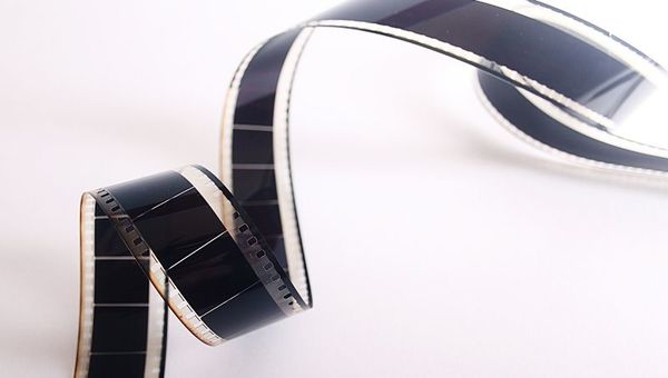 Salas de cine reprograman estrenos y preparan medidas de precaución al reanudar actividades