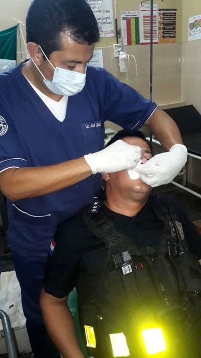 Ebrios agreden a dos policías que intentaban dispersar una reunión - Judiciales y Policiales - ABC Color