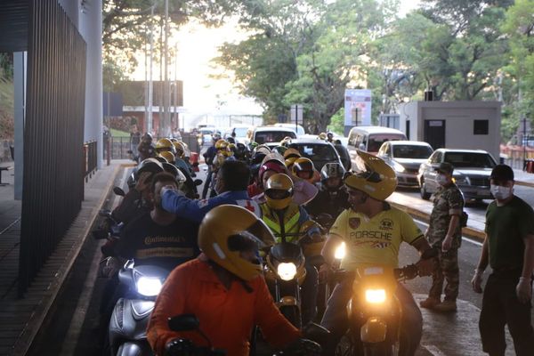 Paraguay cierra parcialmente sus fronteras por Covid-19, habrá reunión de grupo Prosur