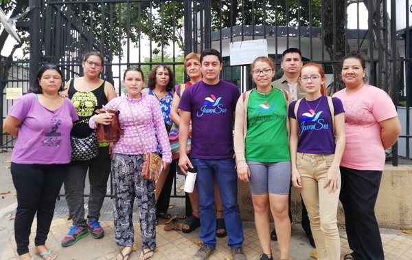 Tras 12 días sin agua, se manifiestan frente a ESSAP - Paraguay Informa