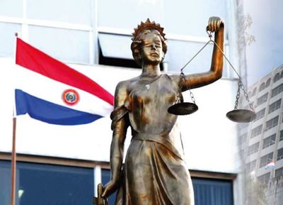 Investigan a juez acusado de invitar a 30 personas a festejar cumpleaños