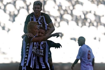 Keisuke Honda debuta con gol en Botafogo