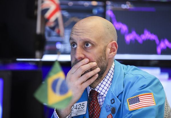 Wall Street se desploma en la apertura y se paralizan las operaciones