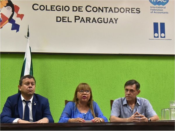 Contadores piden exoneración de multas y postergación de registro