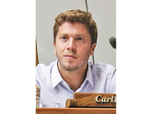 Diputado propone exonerar luz y agua por 60 días
