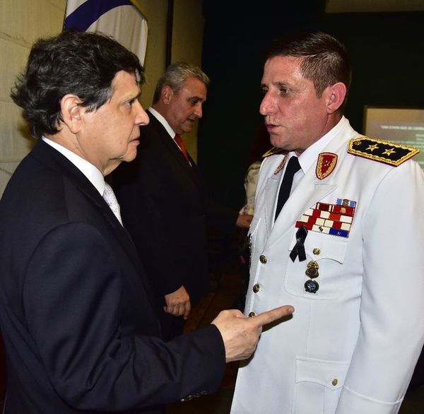 Ratifican en su cargo al jefe de Policía - Judiciales y Policiales - ABC Color