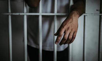 Procesan a un hombre que presuntamente tomó de rehenes a una pareja y luego disparó contra Policías » Ñanduti
