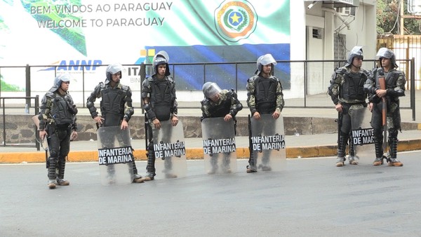 Denuncian ABUSOS en cierre de FRONTERA