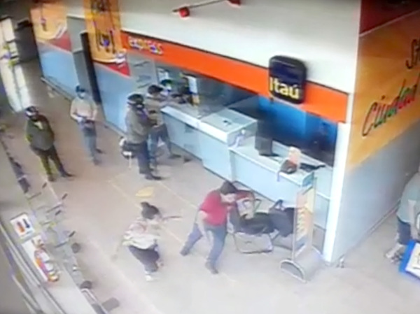Violentos motochorros asaltan boca de cobranzas y roban unos G. 20 millones
