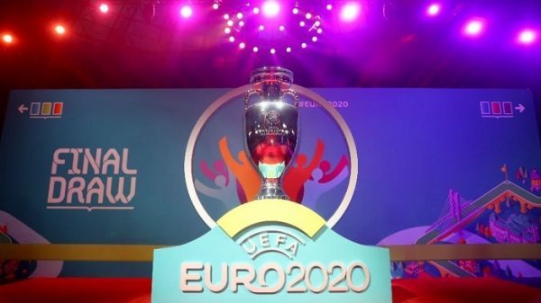 UEFA decide aplazar la Eurocopa para el 2021