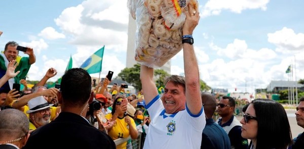 Mientras Bolsonaro se burla, Brasil registra primera muerte por coronavirus - ADN Paraguayo