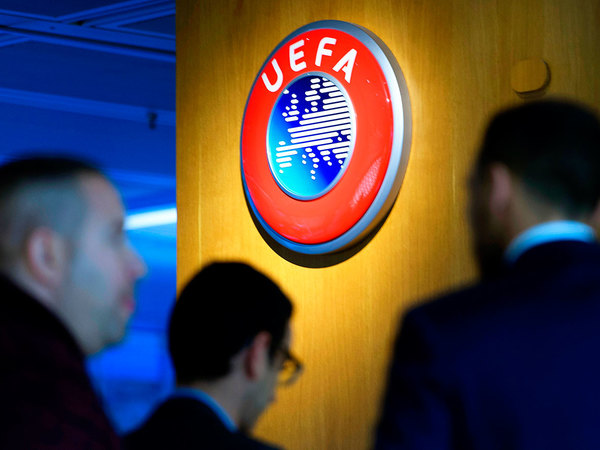 UEFA pospone la final de la Champions y de la Europa League