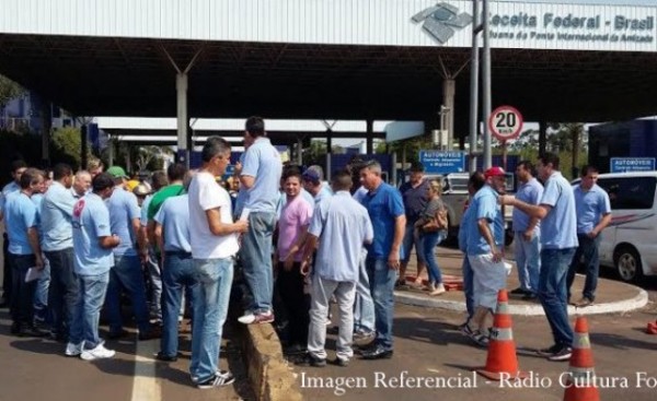 Transportistas brasileños exigen cierre de fronteras