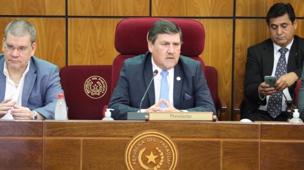 HOY / Congreso recorta gastos extras para enfrentar al COVID-19