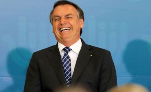 Bolsonaro festejará cumpleaños pese a primer muerto por Covid-19