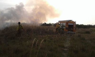 Bomberos instan a evitar quema de pastizales - Nacionales - ABC Color
