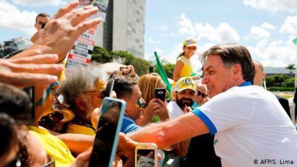 Bolsonaro se somete a la "histeria" mundial y deja que le hagan nuevo test de coronavirus - ADN Paraguayo