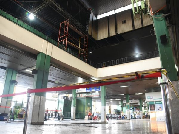 Cayó parte del cielorraso de la Terminal de Asunción durante obras