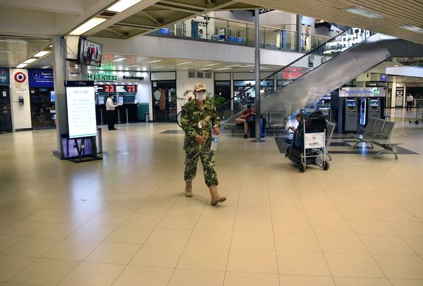 Desde hoy prohíben el arribo al país de extranjeros no residentes