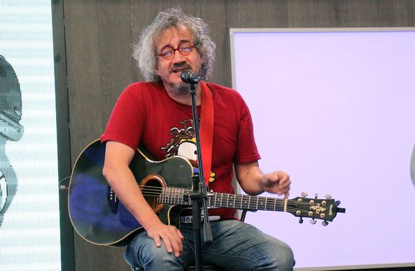 Músicos alientan a “quedarse en casa” a través de videos