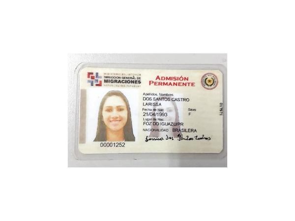 Mujer intentó ingresar al país con  documento falsificado