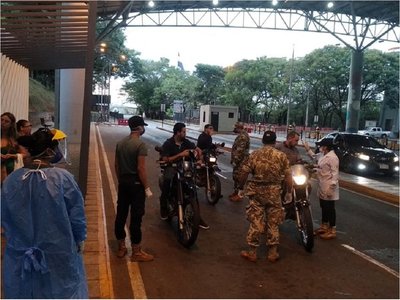 Casi nulo movimiento y fuertes controles tras cierre del Puente de la Amistad
