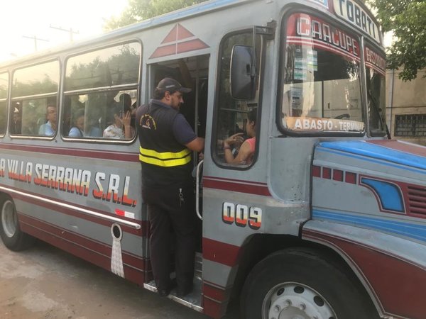 DINATRAN realiza controles de cantidad de pasajeros en buses