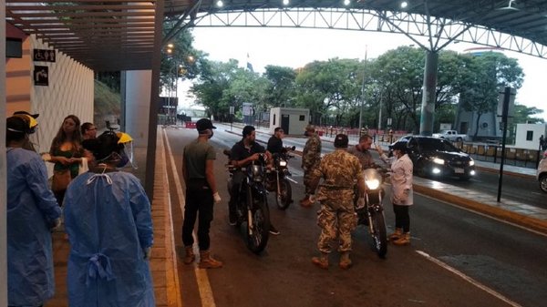 Covid-19: Casi nulo movimiento y fuertes controles tras cierre del Puente de la Amistad