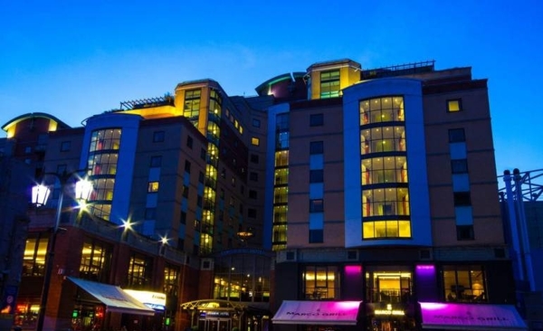 HOY / Chelsea ofrece su hotel al personal sanitario y su dueño correrá con los gastos