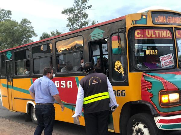 Dinatran adopta nuevas medidas para minibuses y solo pueden llevar pasajeros sentados