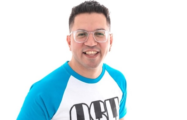 Pianito mostró en tv “el talento” que tiene a la hora de manejar su oreja