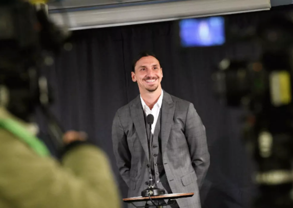 HOY / Ibrahimovic se suma a las iniciativas benéficas para combatir al coronavirus