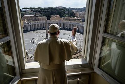 El Papa aconseja a los confinados “caricias” y “mimos” - Mundo - ABC Color