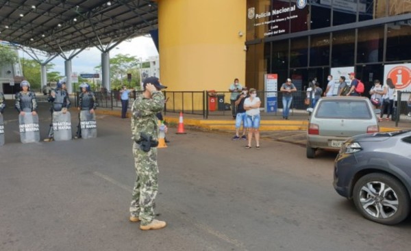 ¿Extranjeros pueden cruzar al Brasil por el Puente de la Amistad?