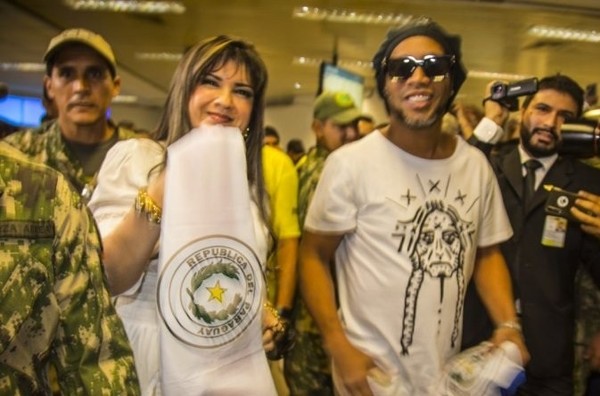 Caso Ronaldinho: ordenan la rebeldía y captura de la empresaria Dalia López