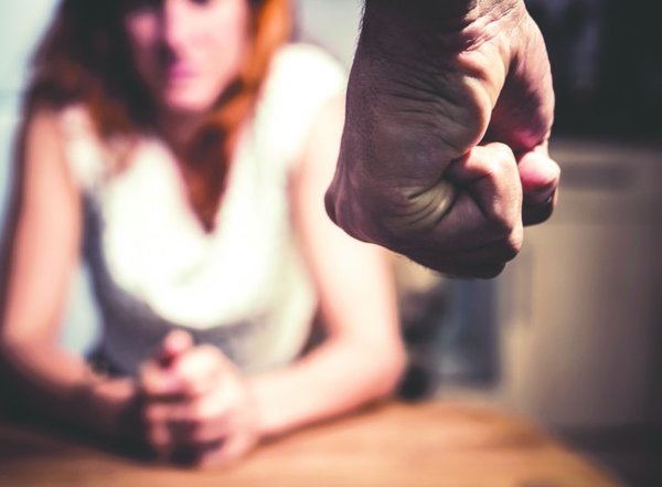 Denuncian a asistente fiscal por violencia doméstica
