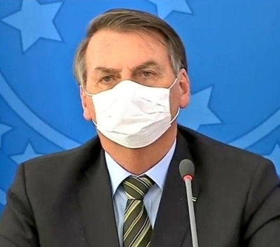HOY / Bolsonaro aparece con tapabocas y habla de "calamidad pública" por el coronavirus