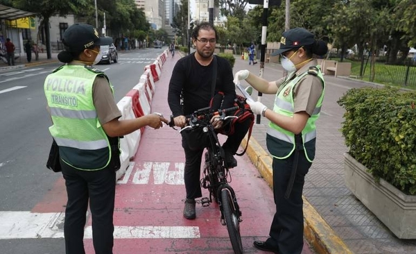 HOY / Perú en toque de queda por aumento de casos de coronavirus