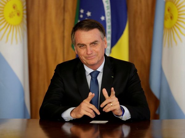 Bolsonaro insiste con histeria por Covid-19 y lo compara con un embarazo