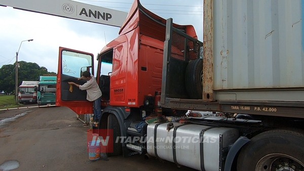 «CHANGUEROS» DEL PUERTO QUEDAN SIN TRABAJO POR RESTRICCIONES