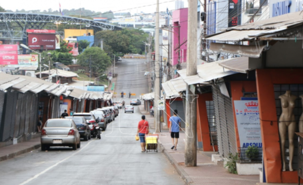 HOY / La populosa Ciudad del Este, literalmente "muerta" con el cierre de fronteras