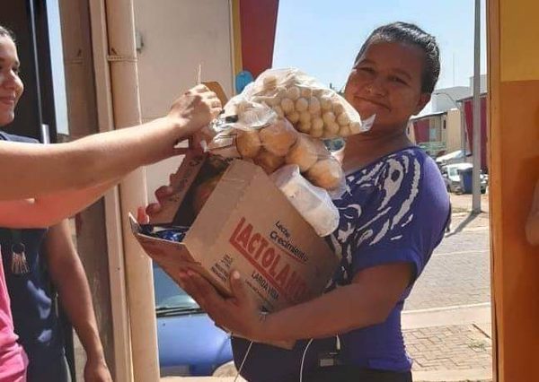 Entregan kits de alimentos a familias del programa Abrazo » Ñanduti
