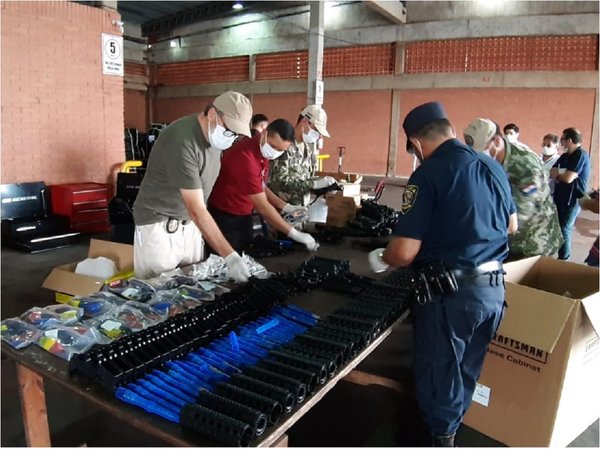 Incautaron armas de guerra en el aeropuerto Guaraní